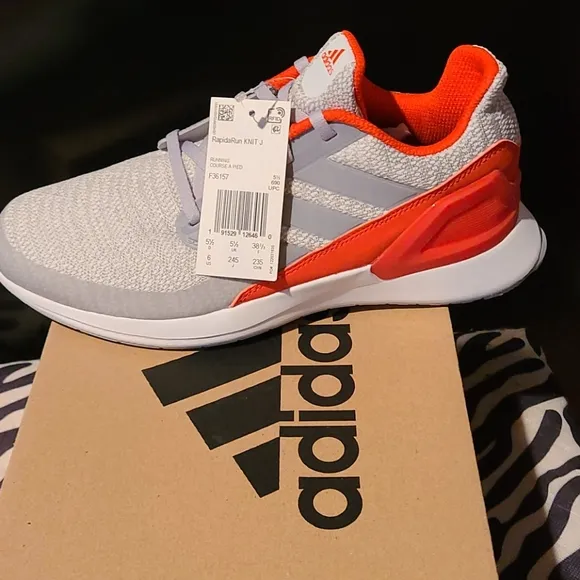 Adidas unisex sneakers