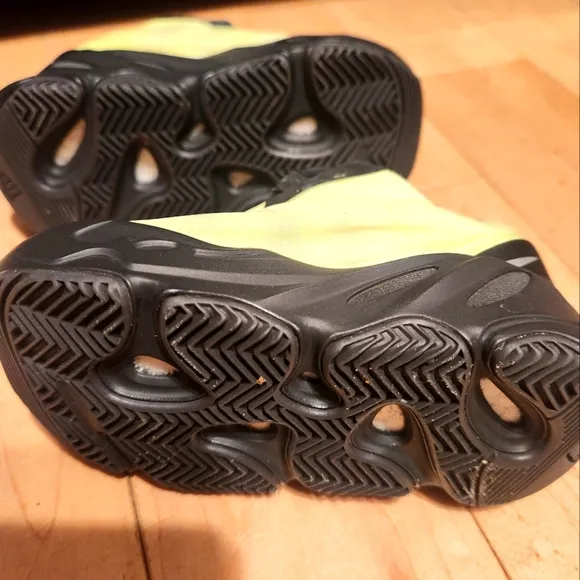 ADIDAS YEEZY PRESCHOOL BOOST 700- KIDS 5K UNISEX
