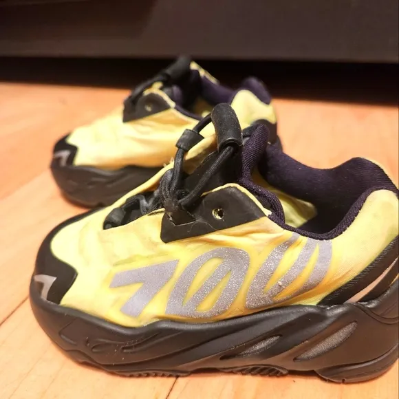 ADIDAS YEEZY PRESCHOOL BOOST 700- KIDS 5K UNISEX
