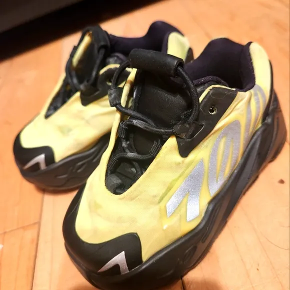 ADIDAS YEEZY PRESCHOOL BOOST 700- KIDS 5K UNISEX