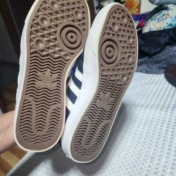 ADIDIAS EUC YOUTH UNISEX SZ 6 SEELEY XT SNEAKER SHOES