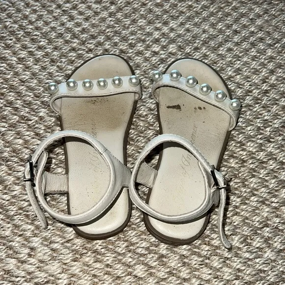 Age of Innocence Sandals Fleur White Pearl Sandals size 25
