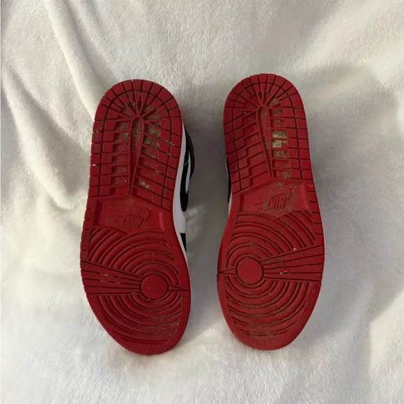 Air Jordan 1 MID ( unisex ) men’s 8.5 / women’s 10  red / white / black