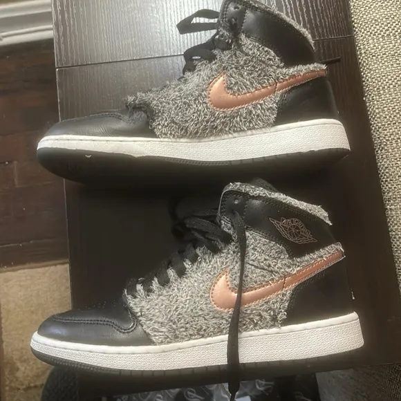 Air Jordan 1 Retro High GSFleece Gray Rose GoldYouth 5