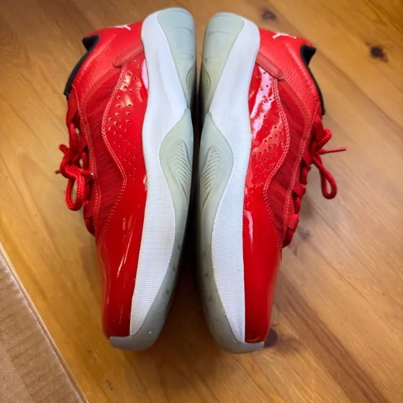 Air Jordan 11 men's sneakers size 8.5
