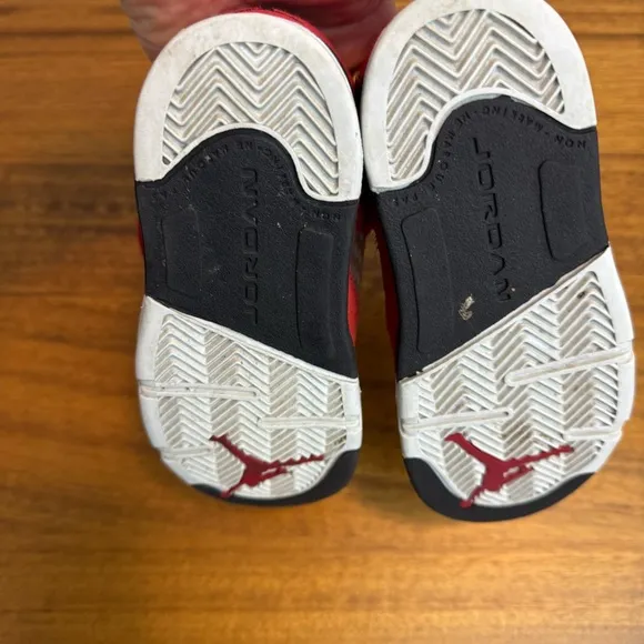 Air Jordan 6 Retro kid’s sneakers size 10c