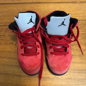 Air Jordan 6 Retro kid’s sneakers size 10c