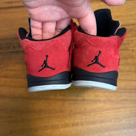 Air Jordan 6 Retro kid’s sneakers size 10c