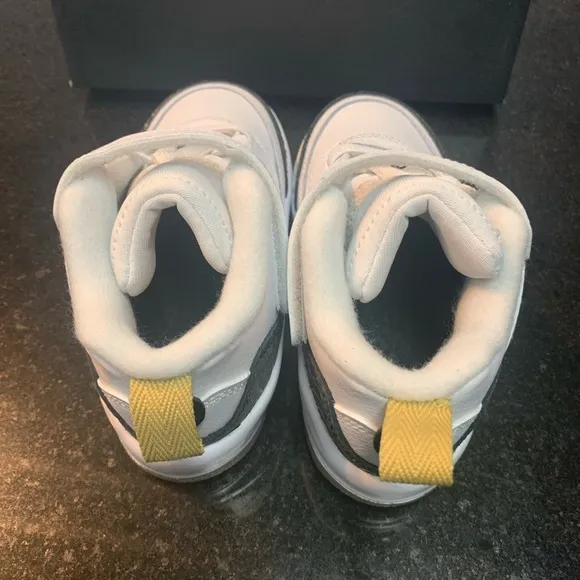 Air Jordan spizike gold &amp; Black and White Sneakers Sz 9c
