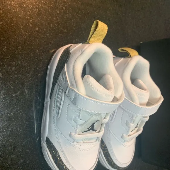 Air Jordan spizike gold &amp; Black and White Sneakers Sz 9c