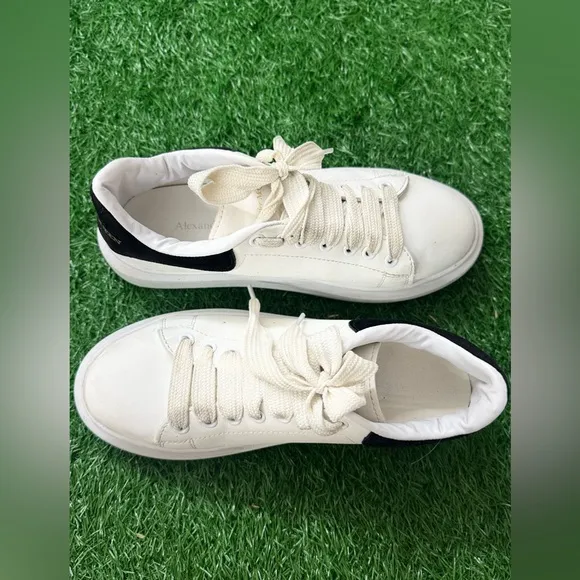 Alexander McQueen Stylish White and Black Unisex Sneakers Size 40