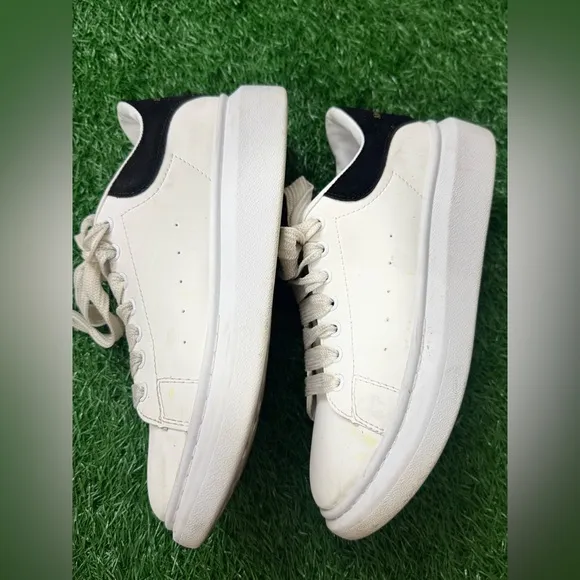 Alexander McQueen Stylish White and Black Unisex Sneakers Size 40