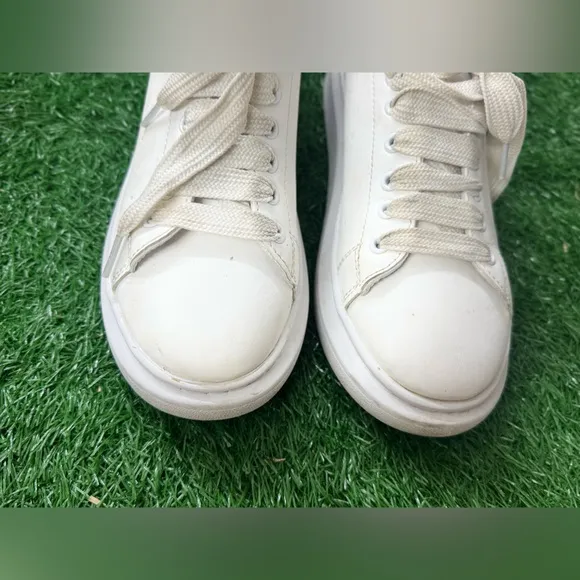 Alexander McQueen Stylish White and Black Unisex Sneakers Size 40