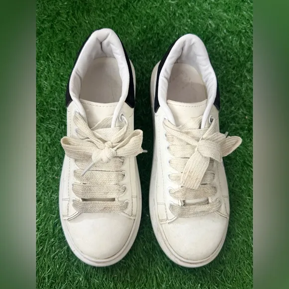 Alexander McQueen Unisex White and Black Sneakers Size 38