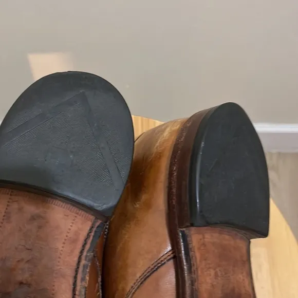 Allen Edmonds Clifton men’s brown leather dress shoe. Size 8.5.