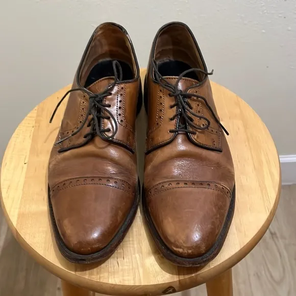 Allen Edmonds Clifton men’s brown leather dress shoe. Size 8.5.