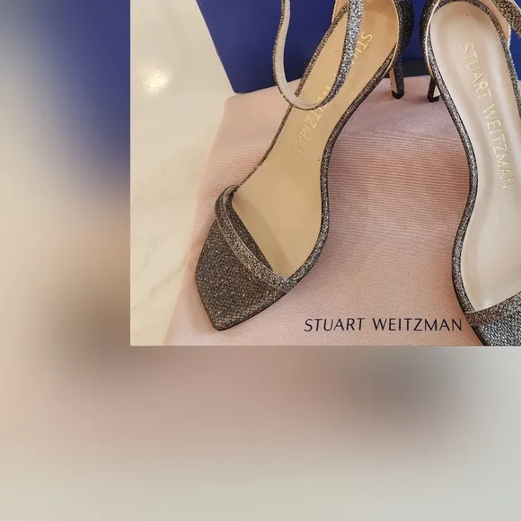 Almost New!Stuart Weitzman $495 Retail! Stunning Gold Sparkly.More Than Half Off