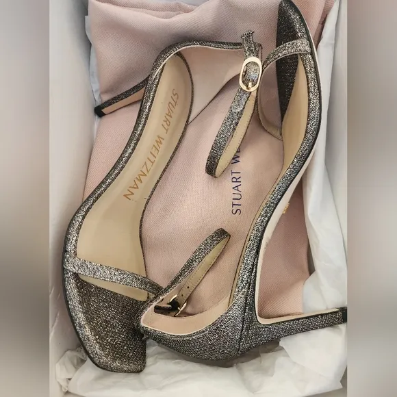 Almost New!Stuart Weitzman $495 Retail! Stunning Gold Sparkly.More Than Half Off