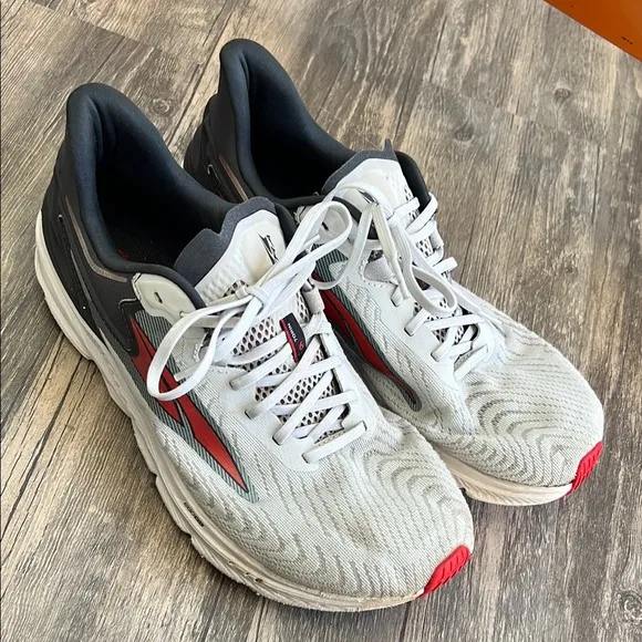 Altra Running Shoes Torin 6 - gray and Red