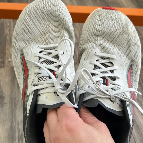 Altra Running Shoes Torin 6 - gray and Red