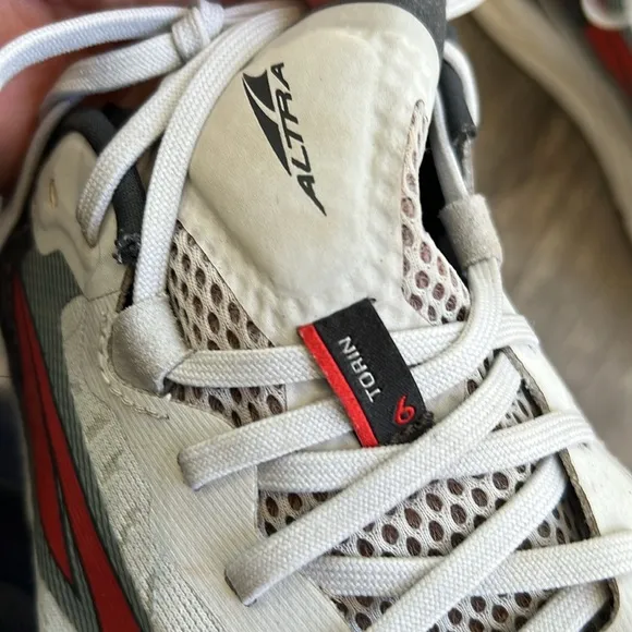 Altra Running Shoes Torin 6 - gray and Red