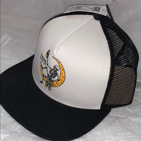 &gt;👦HOST PICK 🎉 NORRIS TRUCKER CAP BIG BOYS SKELETON HALLOWEEN BRAND NEW VANS