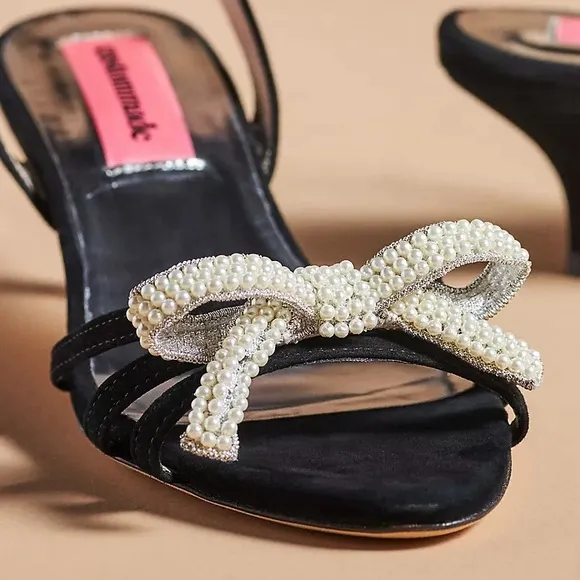 ANTHROPOLOGIE Black Velvet Pearl Bow Shoes 38 7 7.5 Kitten Heels HOST PICK NEW