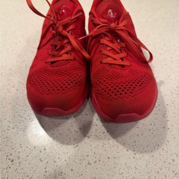 APL Athletic Propulsion Lab M9/W10.5 TechLoom Pro Running Sneakers Red like new