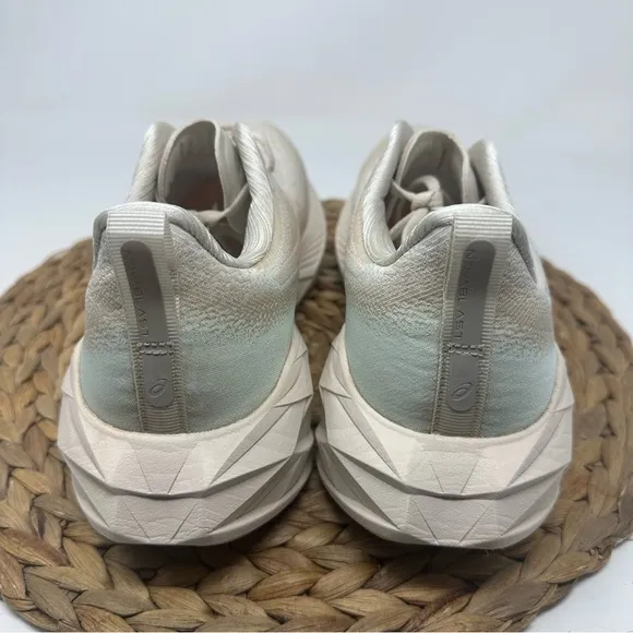ASICS Novablast 4 Running Shoes Oatmeal Moonrock Size 9.5 Women's