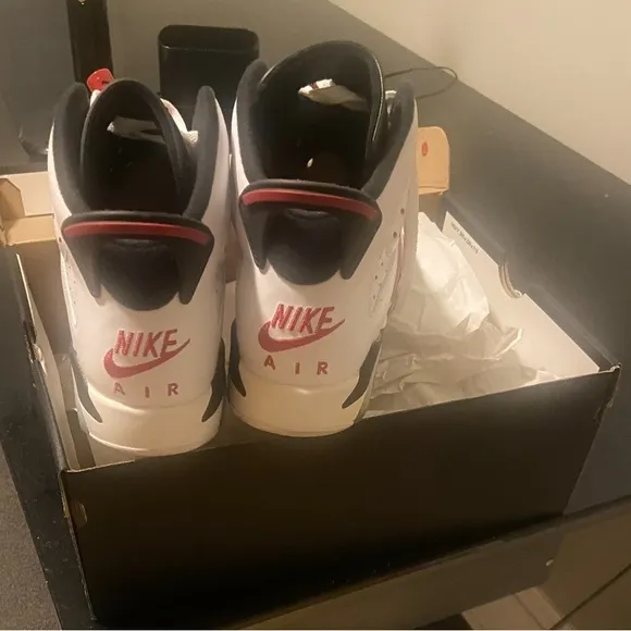 Authentic Air Jordan 6 Retro (GS) Sneakers 👟
