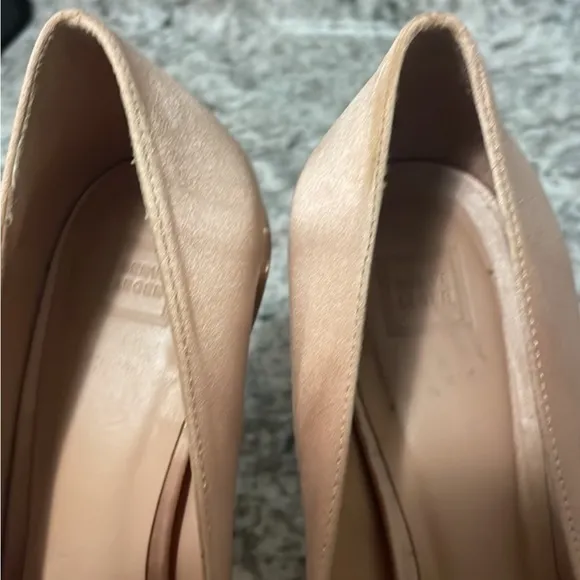Authentic HERVE LEDGER   Heels Size 39 . Fits 8 half Excellent