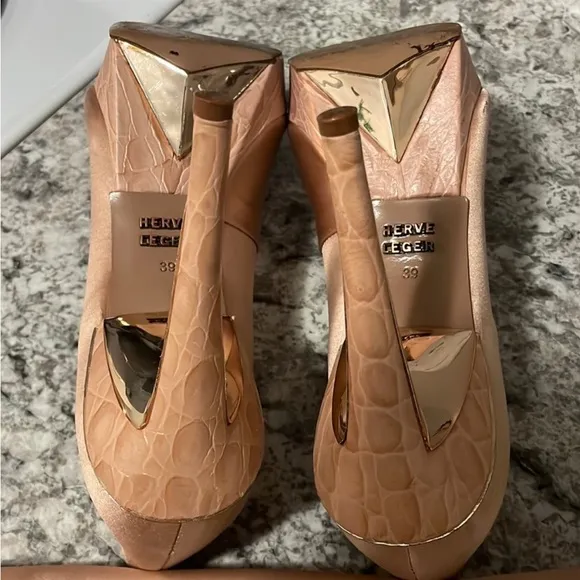 Authentic HERVE LEDGER   Heels Size 39 . Fits 8 half Excellent