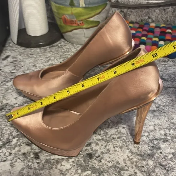 Authentic HERVE LEDGER   Heels Size 39 . Fits 8 half Excellent