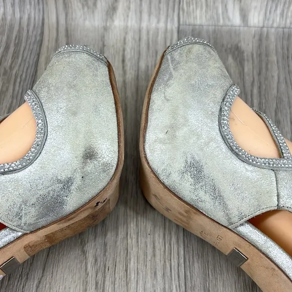 Badgley Mischka Silver Suede Heels
