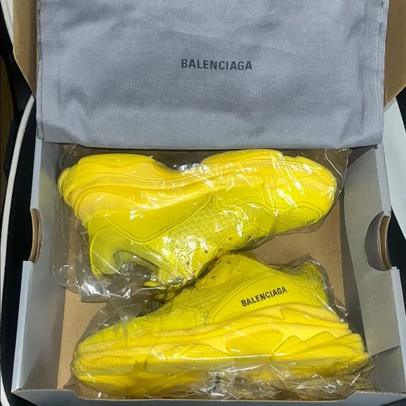 Balenciaga Kids Yellow Sneakers Size 32 US 1