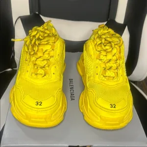 Balenciaga Kids Yellow Sneakers Size 32 US 1