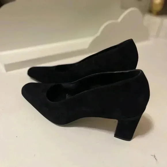 Bally  heels beautiful dark Black seude leather with thick heels