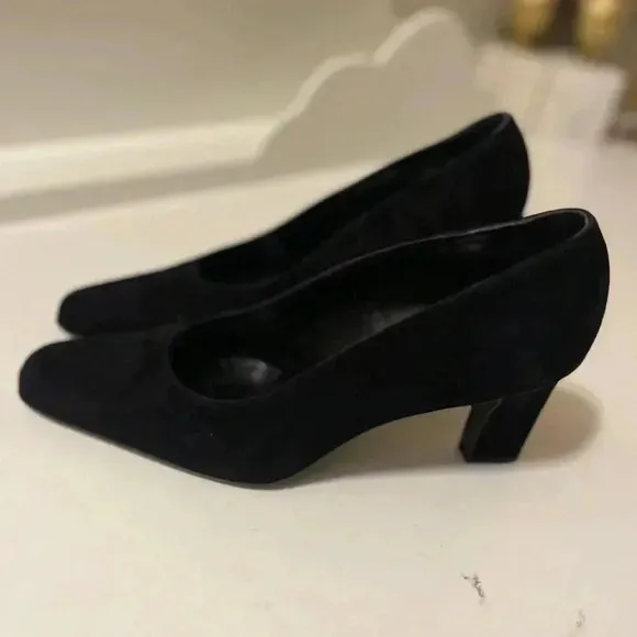 Bally  heels beautiful dark Black seude leather with thick heels