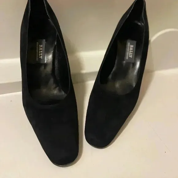 Bally  heels beautiful dark Black seude leather with thick heels