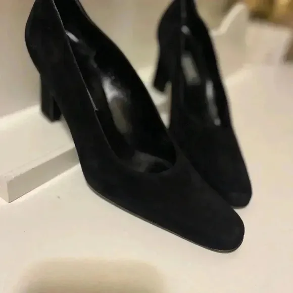 Bally  heels beautiful dark Black seude leather with thick heels