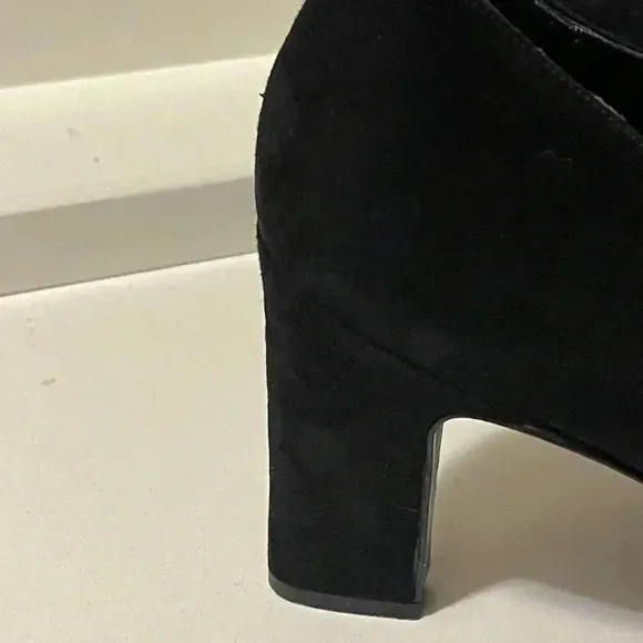 Bally  heels beautiful dark Black seude leather with thick heels