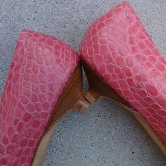 Banana Republic Leather kitten heels, French Pink 🩷 croc, Italy, size 9