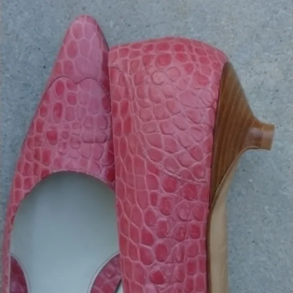 Banana Republic Leather kitten heels, French Pink 🩷 croc, Italy, size 9