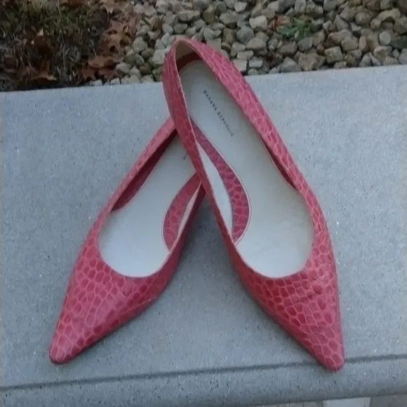 Banana Republic Leather kitten heels, French Pink 🩷 croc, Italy, size 9