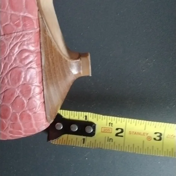 Banana Republic Leather kitten heels, French Pink 🩷 croc, Italy, size 9