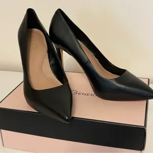 BCBGeneration Black Leather Shoes Heels Sz 9M