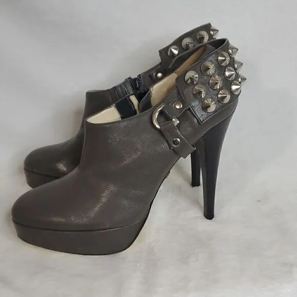 Be &amp; D Gray Leather Platform Heels
