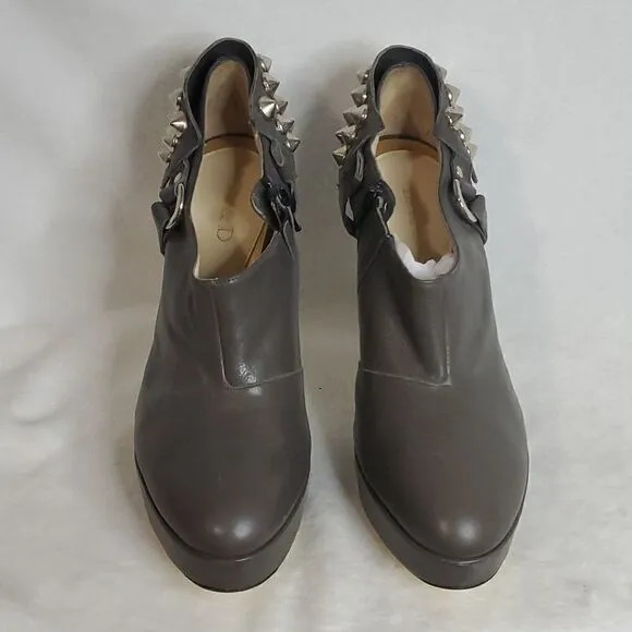 Be &amp; D Gray Leather Platform Heels