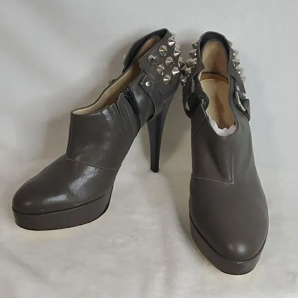 Be &amp; D Gray Leather Platform Heels