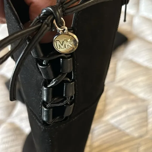 Beautiful Michael Kors girl boots size 12 black new